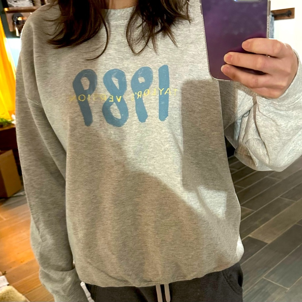 NWT 1989 (Taylor's Version) Crewneck Sweatshirt, Size Large